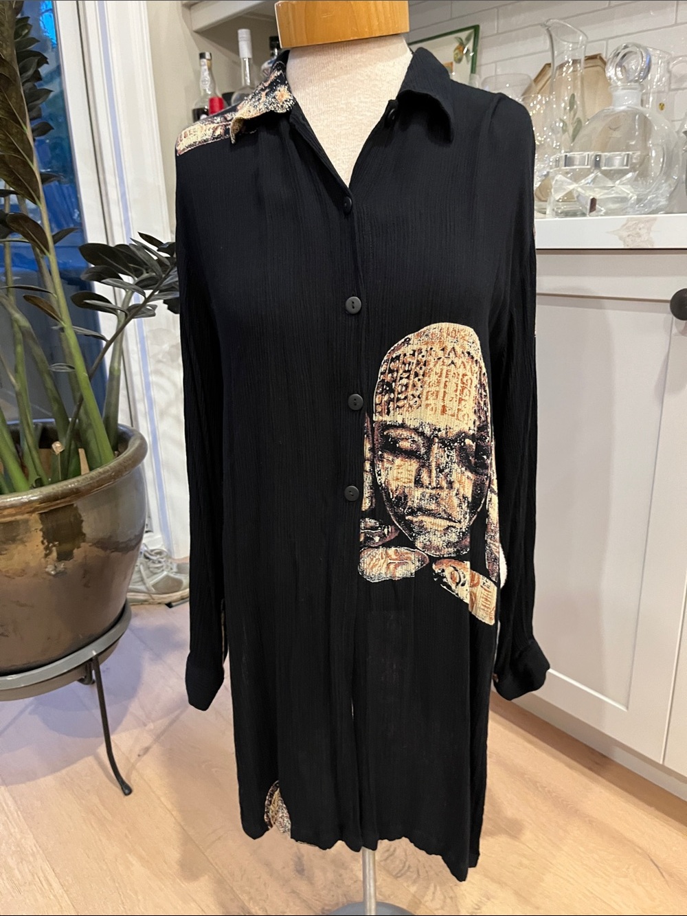 Black Button-Front Crinkle fabric Tunic Shirt with Graphic Print on the chest